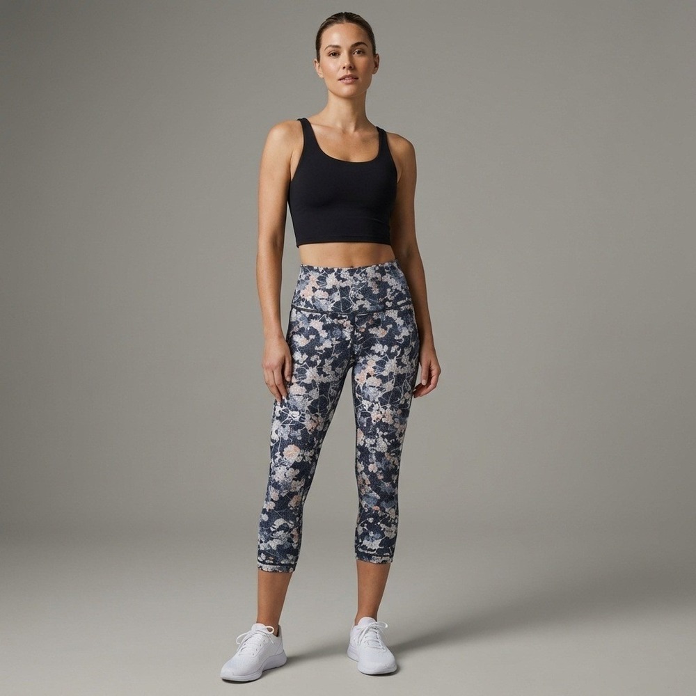 Lululemon Women's Size 8 Black Floral Athletic Crop Leggings Activewear Pants